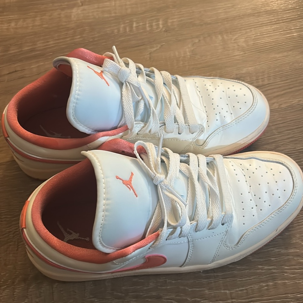 Women Nike  Jordan Shoes Size 9.5 Almost New Color White And Pink. - Picture 2 of 13